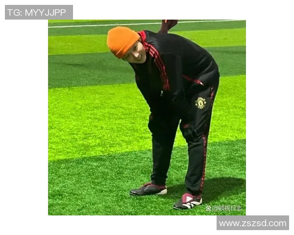 足球明星携手老年机展现亲民形象引发粉丝热议与关注