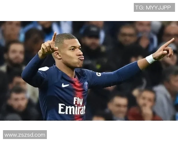 足球明星们的绝技揭秘：从梅西的过人到C罗的任意球技巧全解析