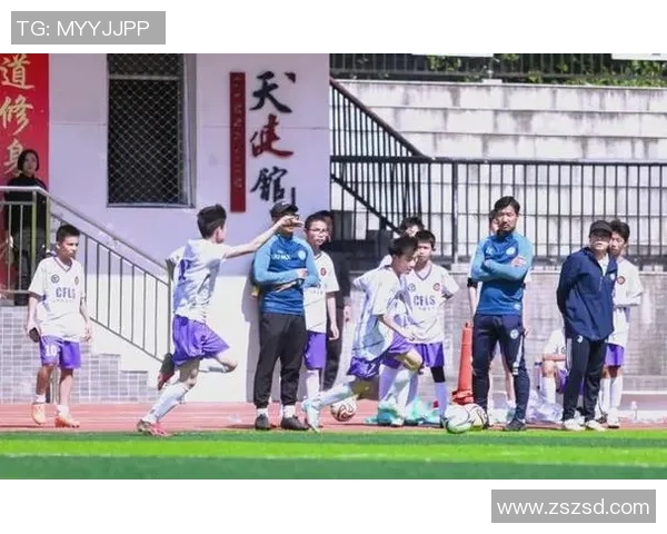 黎族足球明星风采展现他们的荣耀与梦想在绿茵场上绽放 黎族足球明星风采展现他们的荣耀与梦想在绿茵场上绽放